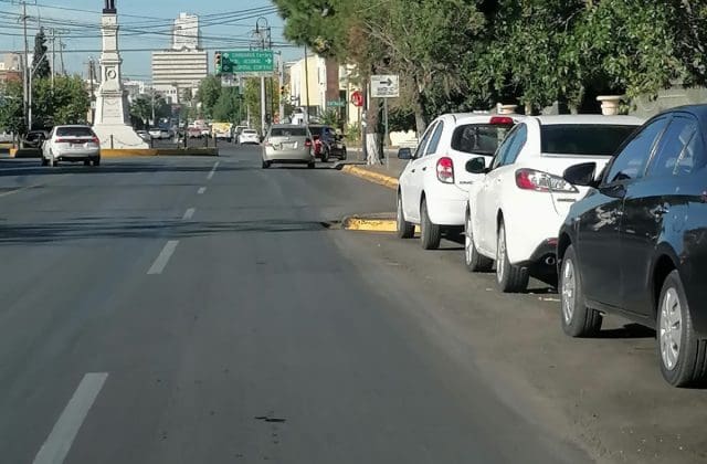 Pintaron carriles disparejos en la avenida Juárez; conductores reportan caos antes de llegar a Colón