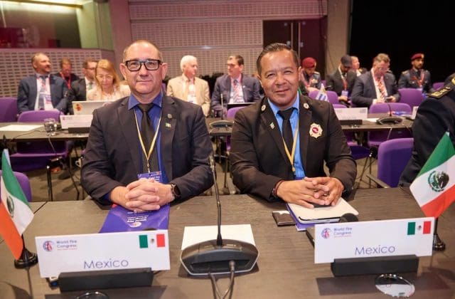 Comandante de Bomberos de Cuauhtémoc representa a México en encuentro mundial