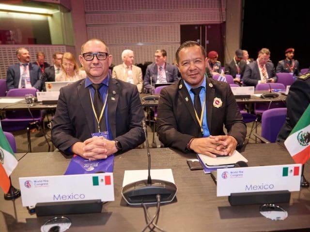 Comandante de Bomberos de Cuauhtémoc representa a México en encuentro mundial