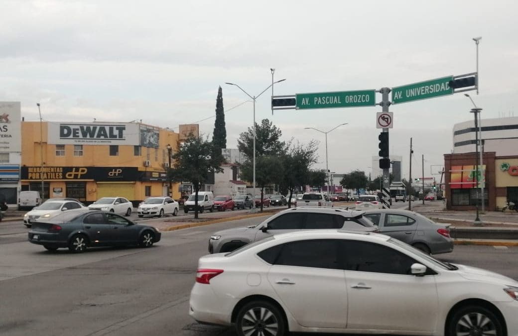 Reportan semáforos apagados en Pascual Orozco y Universidad