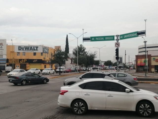 Reportan semáforos apagados en Pascual Orozco y Universidad