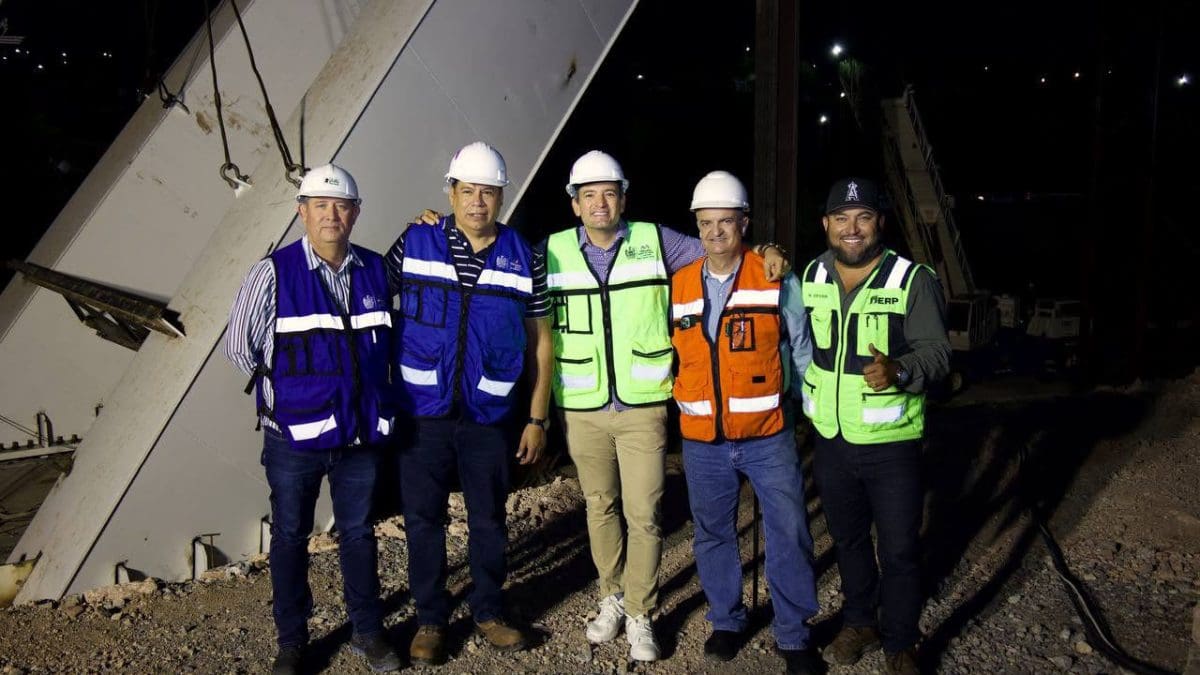 Alcalde supervisa montaje del arco norte de la Gaza de Teófilo Borunda