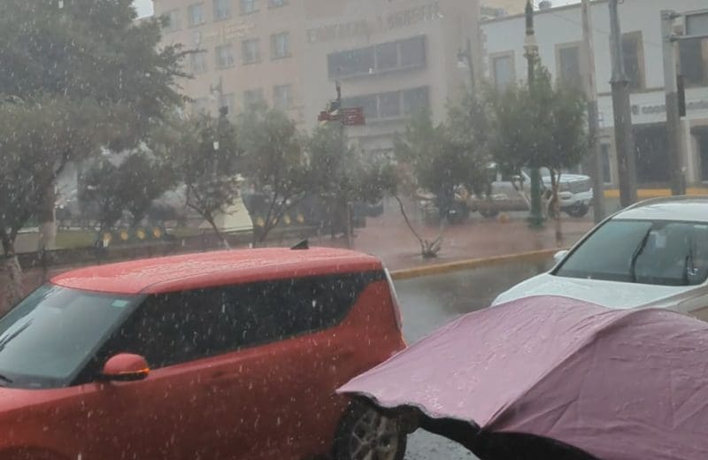 Azota fuerte lluvia la Zona Centro de la capital