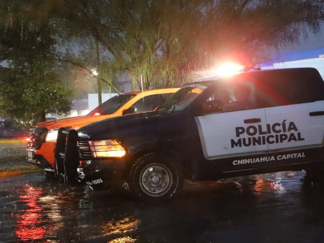 Activan operativo preventivo en canales y arroyos de Chihuahua por lluvias