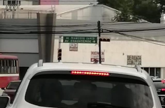 Fallas en semáforos generan largas filas en avenida Zarco