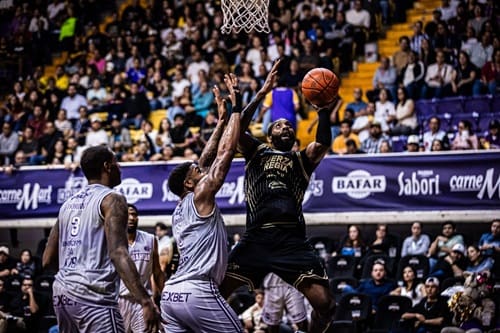 Eliminan a Dorados de la LNBP y de paso hacen el ridículo peleándose entre ellos