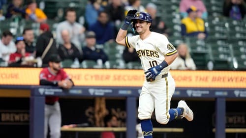 Milwaukee pone contra la pared a Tampa Bay, este lunes el tercero de la serie mundial