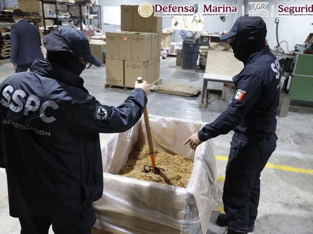 Aseguran 60 toneladas de cigarros apócrifos en bodega de Huixquilucan