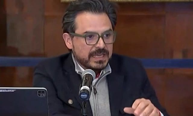 IMSS anuncia revisión de hospitales, abasto de medicamentos y condiciones laborales