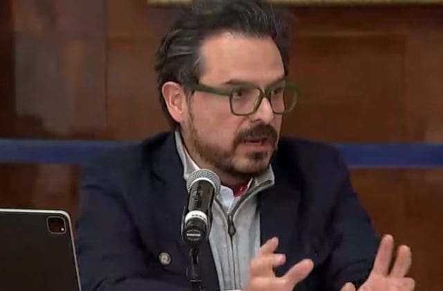Zoé Robledo evade aclarar si IMSS puede mejorar aumento salarial