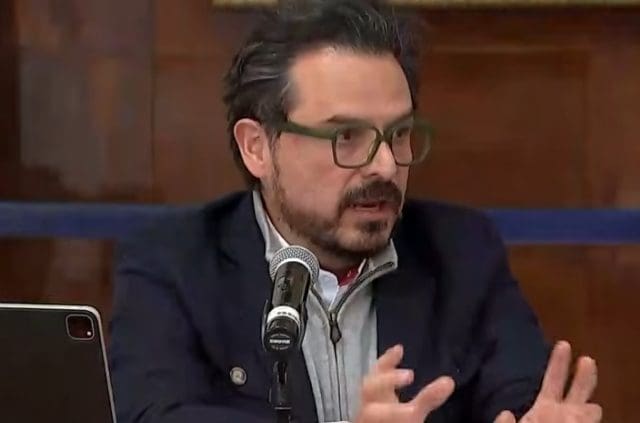 Zoé Robledo evade aclarar si IMSS puede mejorar aumento salarial