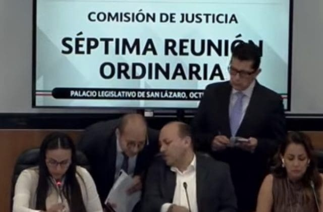 Avanza “Ley Antimemes”; oposición advierte riesgo de censura