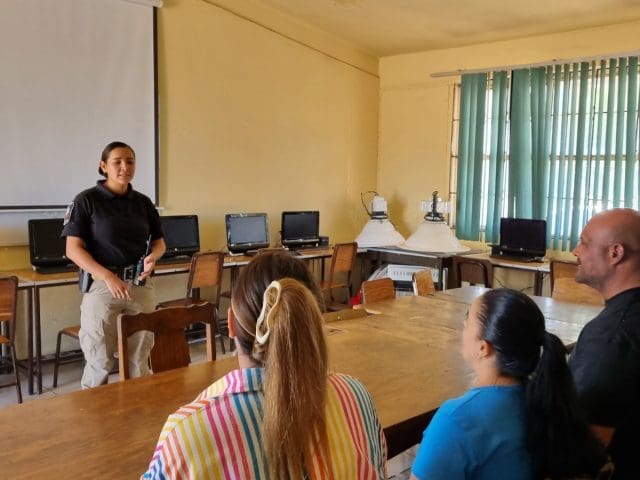 Imparten taller «DARE para padres»