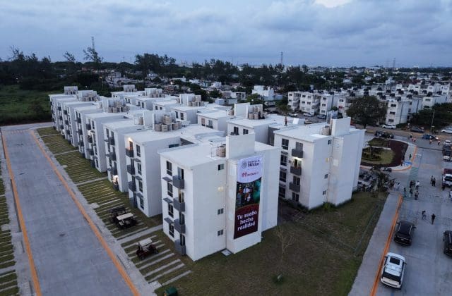 Infonavit construye mas de 7 mil viviendas en Veracruz