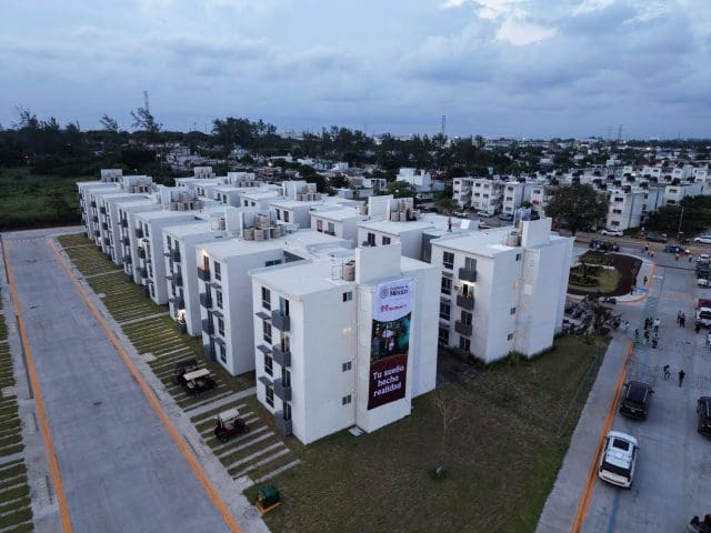 Infonavit construye mas de 7 mil viviendas en Veracruz