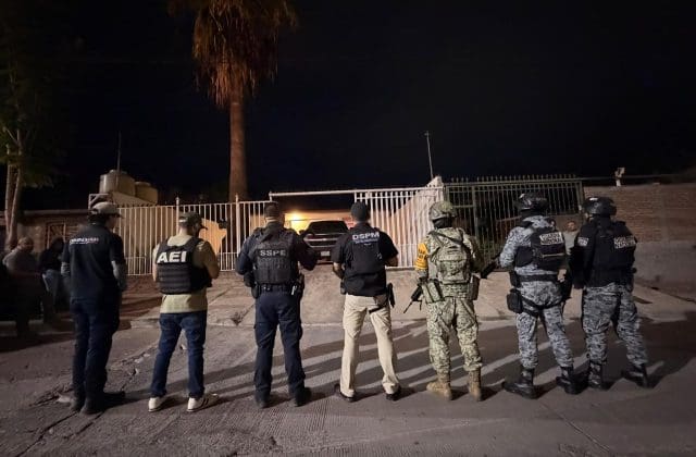Catean dos domicilios por investigaciones del asalto a la joyería