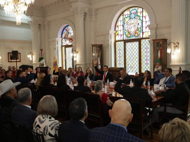 Cabildo de Chihuahua aprueba por unanimidad licencia definitiva de Marco Bonilla