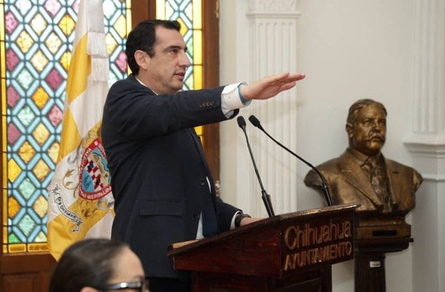 Rene Chavira rinde protesta como presidente municipal suplente de Chihuahua