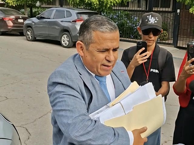 Acusan a Manuel Campos Galván y Alberto de la Peña de violencia y persecución contra Andrea Domínguez