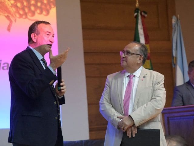 Experto vinicola lidera foro en coordinación con la UACH