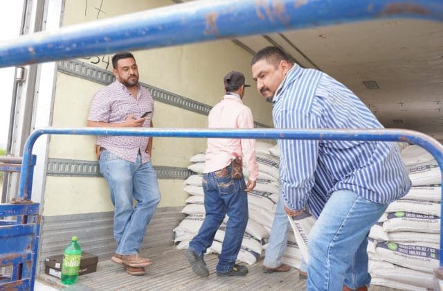 Entregan maíz rolado a productores de la zona rural de Chihuahua