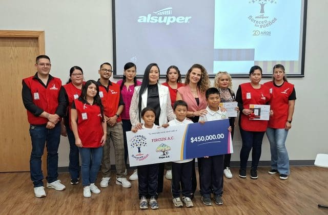 Entregan 1.5 millones de pesos a tres organizaciones mediante programa de redondeo