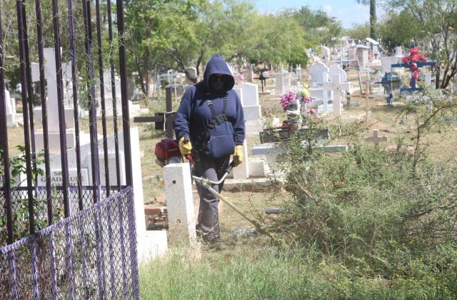 Preparan panteones municipales con operativo de limpieza previo al Día de muertos