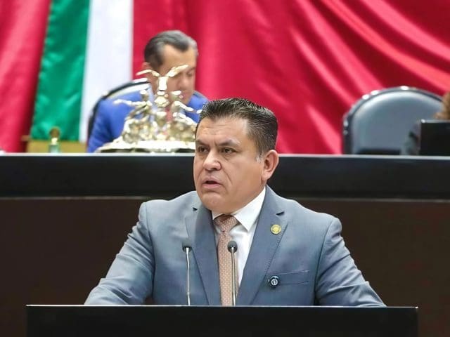 Álex Domínguez afirma que desabasto de medicamentos se vive en clínicas y hospitales