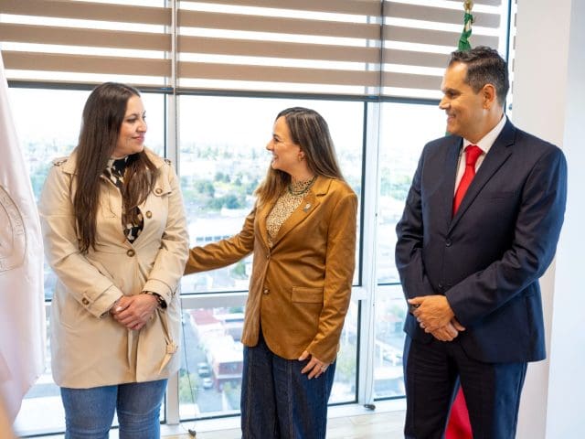 Se reune Gilberto Loya con Marcela Herrera, tras su nuevo nombramiento
