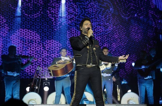 Alejandro Fernández reúne a 40 mil personas en el cierre del FICUU 2026