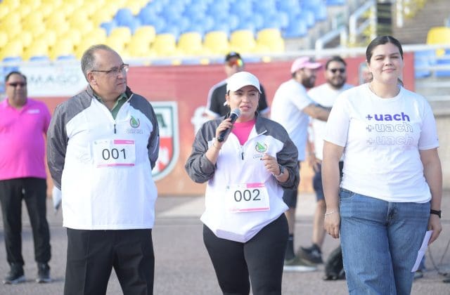 Realizan carrera para concientización del cáncer de mama