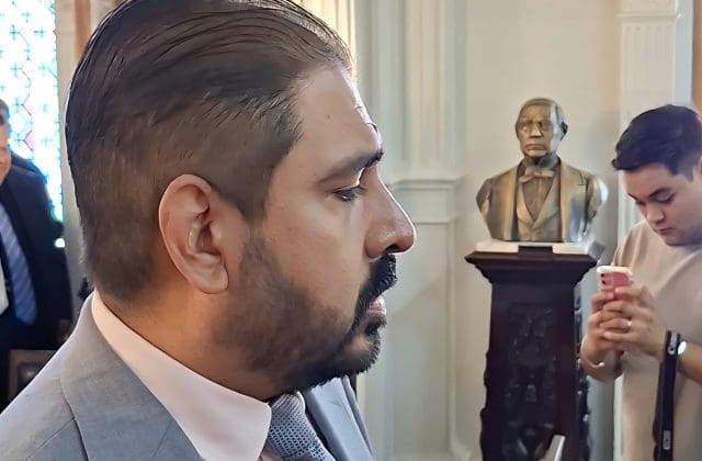 Cuestiona Hugo González sobrecostos y falta de seguridad en colonias de Chihuahua