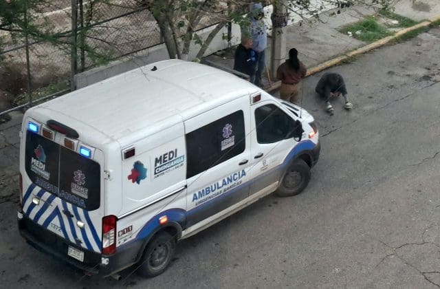 Atienden a hombre con heridas y posibles convulsiones en la calle Josué Neri Santos