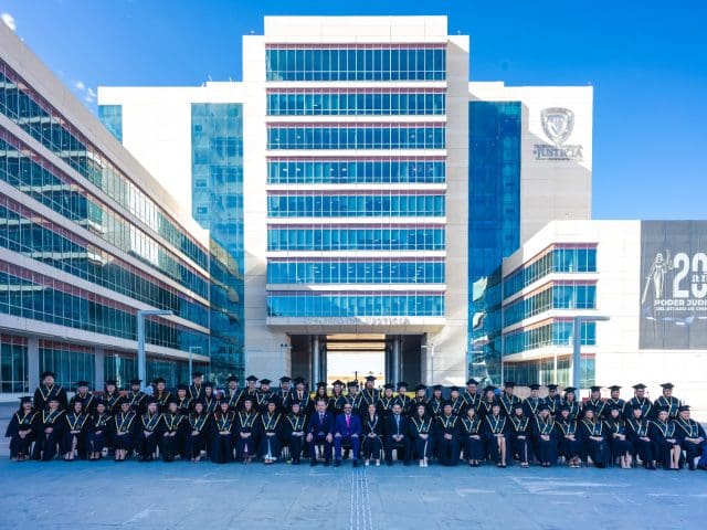 Se gradúan en maestría del Derecho del Trabajo