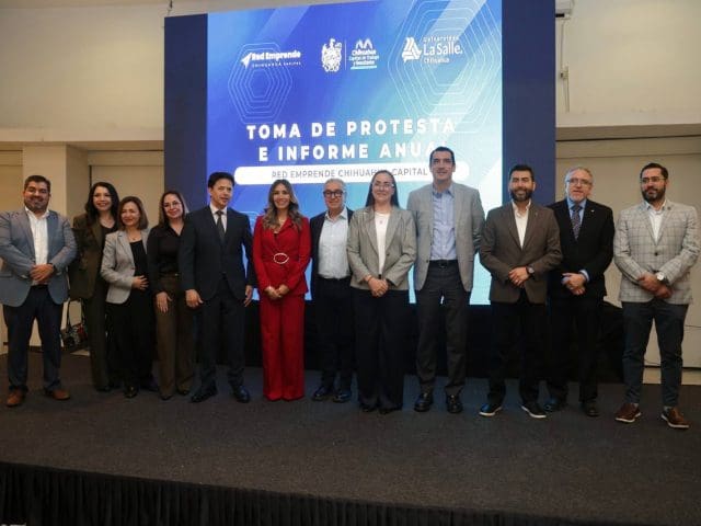 Rene Chavira toma protesta a nueva Mesa directiva de Red Emprende