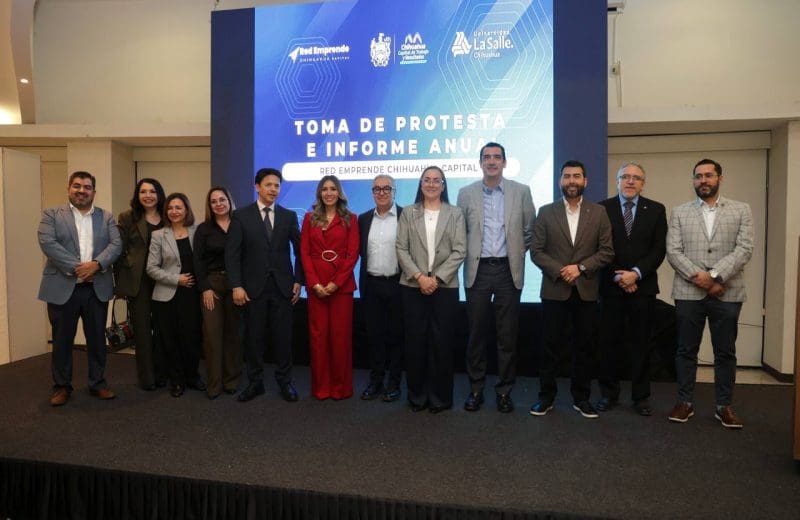 Rene Chavira toma protesta a nueva Mesa directiva de Red Emprende
