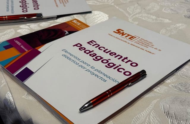 Maestros participan en Foro de Planeación Didáctica por Proyectos