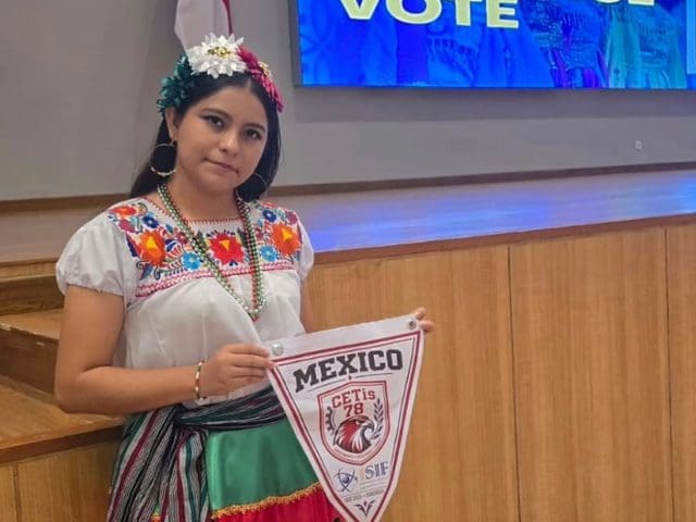 Joven mexicana crea extintor que apaga fuego con sonido
