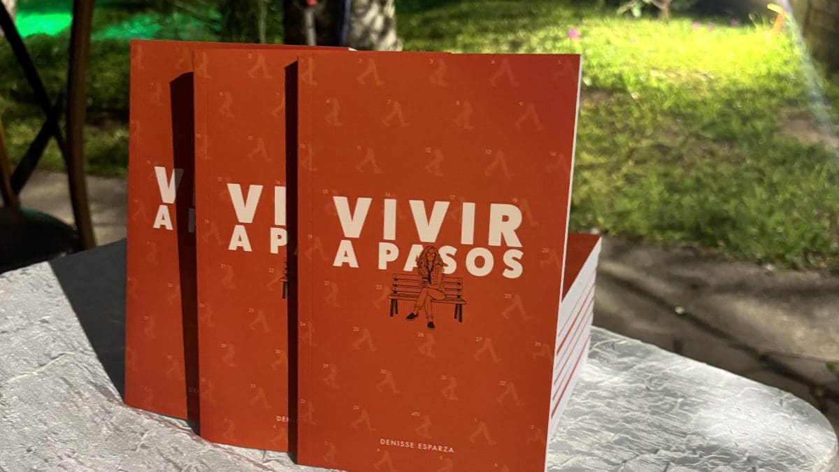 Editorial Sinaí debuta en el mundo editorial con la presentación de “Vivir a Pasos”