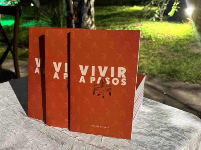 Editorial Sinaí debuta en el mundo editorial con la presentación de “Vivir a Pasos”