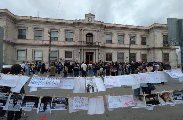 Estudiantes de la UACH protestan en rectoría; reclaman falta transparencia en gastos
