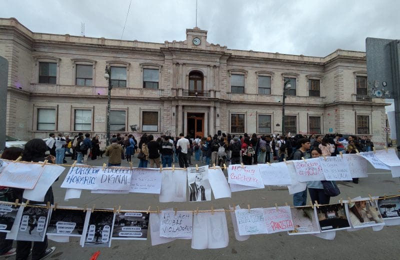 Estudiantes de la UACH protestan en rectoría; reclaman falta transparencia en gastos
