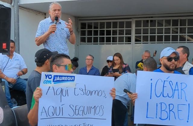 «¡César libre!»: protestan frente a la FGR ante audiencia de exfiscal