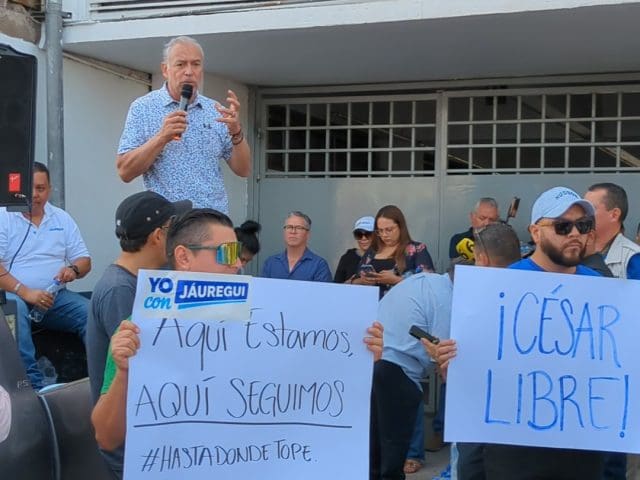 «¡César libre!»: protestan frente a la FGR ante audiencia de exfiscal