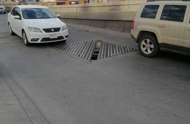 Otra vez falla rejilla en Teófilo Borunda y calle 38; automovilistas frenan para pasar