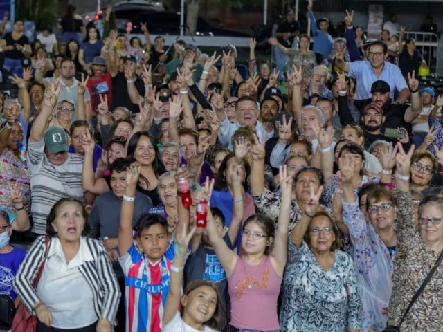Promete César Jáuregui regresar a Infonavit Nacional y mantener contacto con vecinos