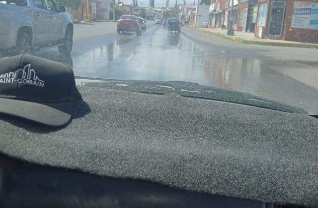 Denuncian fugas de agua en Juan Escutia y González Cossío
