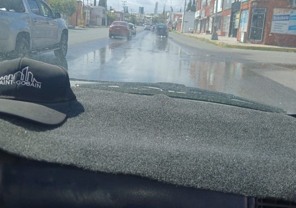Denuncian fugas de agua en Juan Escutia y González Cossío