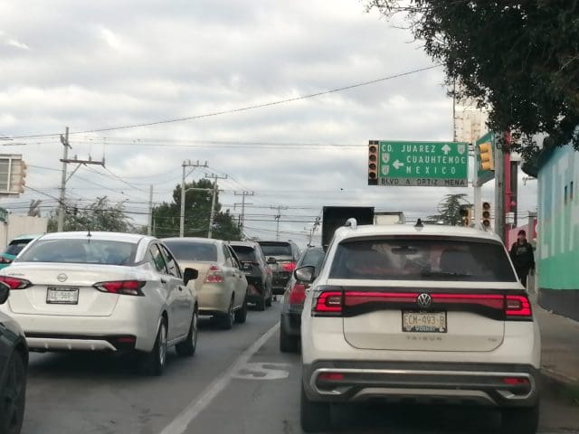 Semáforos apagados provocan caos en Ortiz Mena y Politécnico Nacional