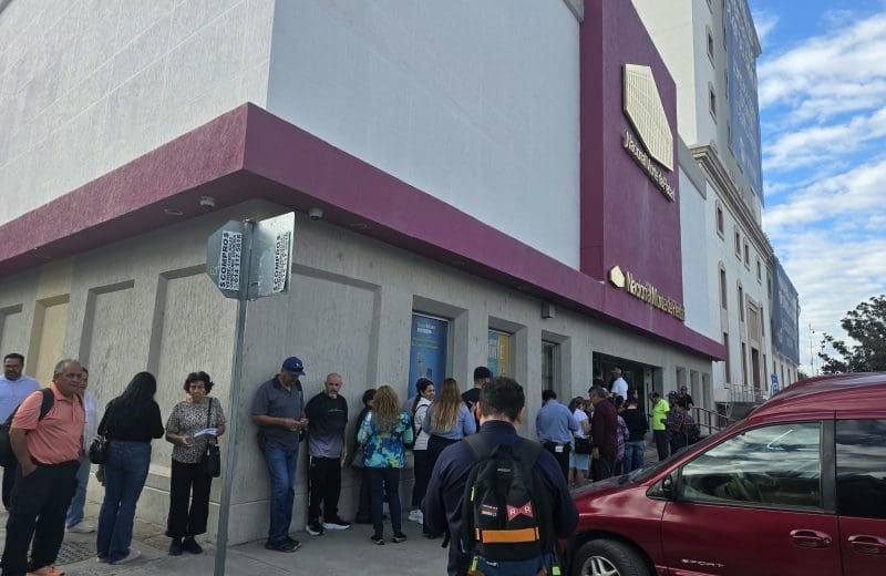 Hacen fila ciudadanos ante reapertura de Monte de Piedad